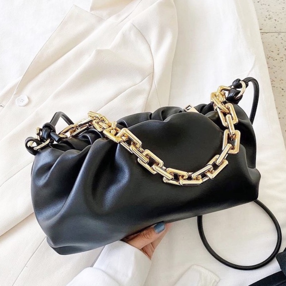 NWOT | Scrunched chain baguette bag in black